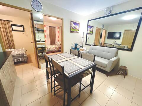 Minimalist Condo w/ free parking!