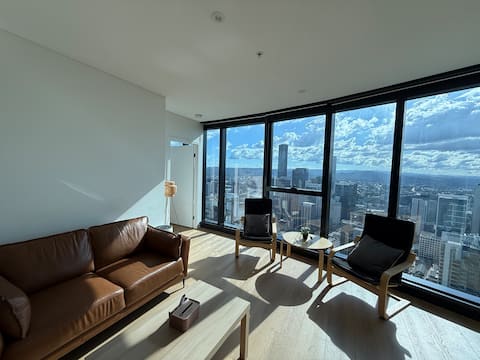 Amazing Level 60 Skytower City view Free Parking