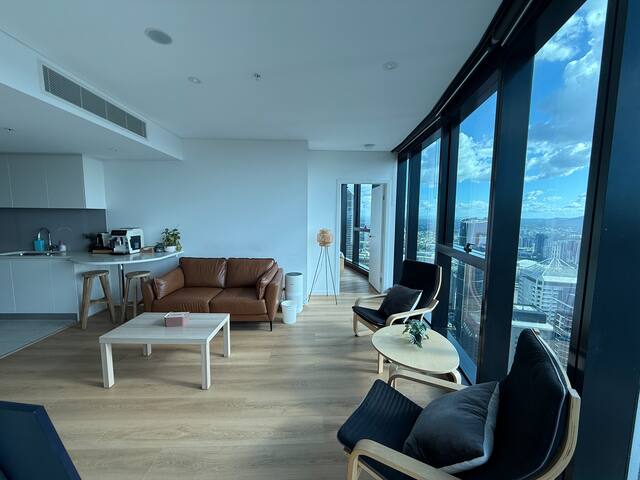 Amazing skytower city view Free Parking gallery image 4