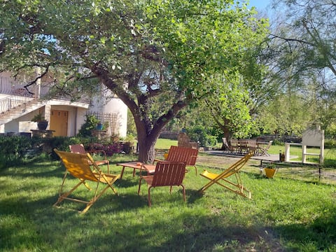 Relaxing 150 m2 house, 3000 m2 garden