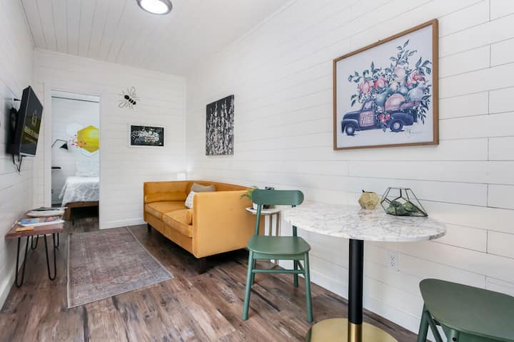 Bee At The Hive, 1/1 | Private Hot Tub | Gas Fire Pit | Cornhole - Fredericksburg, TX