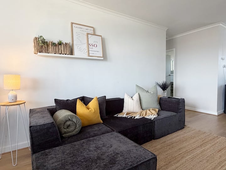 Spacious 2 Bedroom Unit By The Beach • Seacliff • - Marion