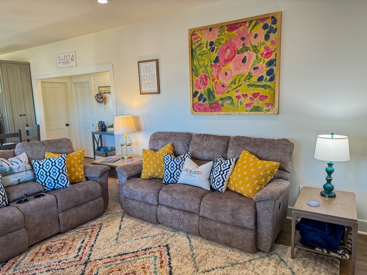 Top Airbnb: Waterview Cabin Retreat with Kayaks in Montgomery