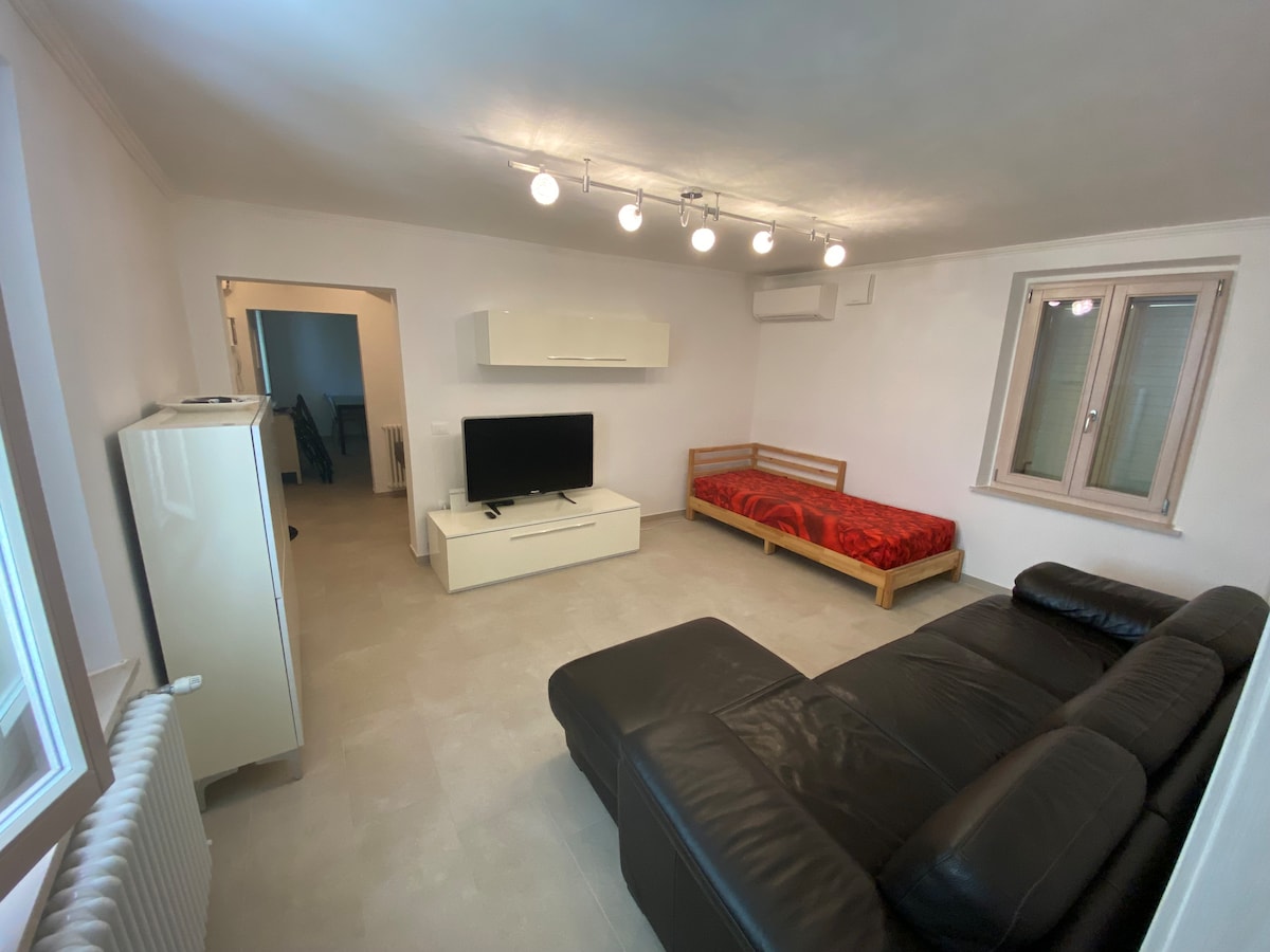 Annuncio Airbnb popolare: La Magnolia, small villa with garden near the sea a Teramo