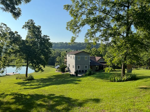 5BR Country Stay | Pond, Jacuzzi & Views/2 baths