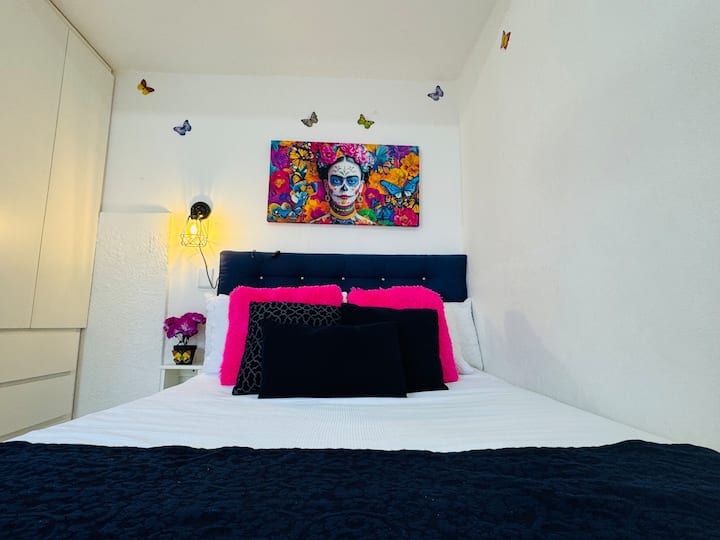 כשהאומנות שלך מסרבת להישאר במסגרת. 