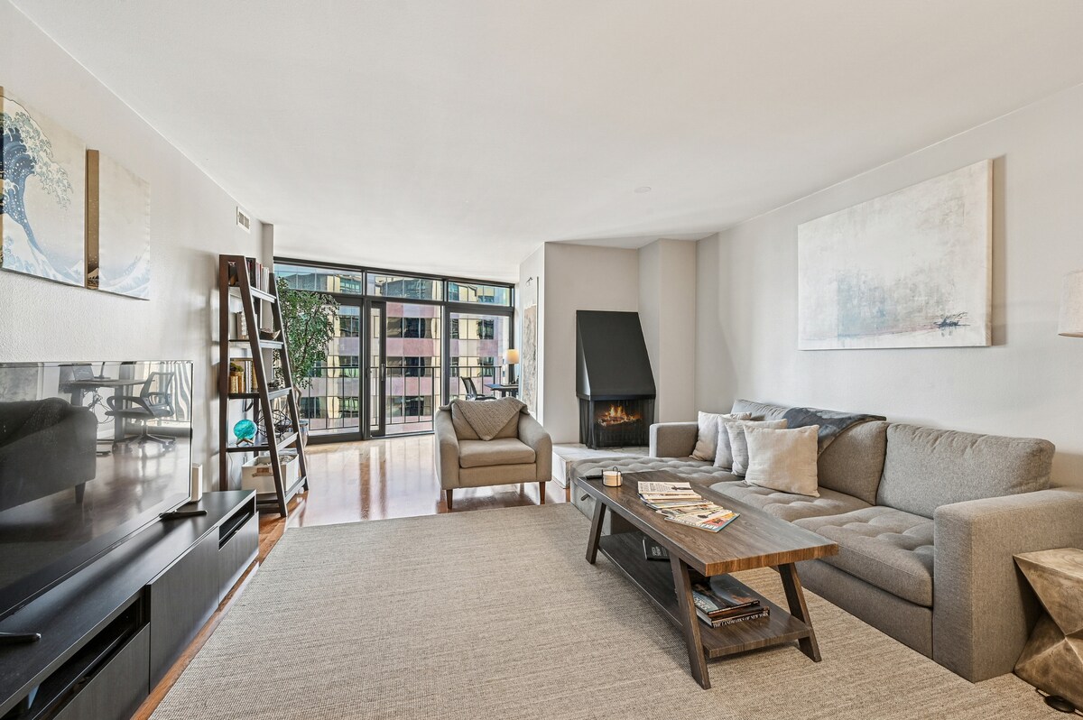 Top Airbnb: High-Rise Denver Condo with Stunning Views in Union Station