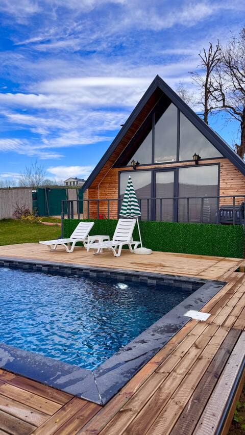 Luxury Bungalow with Heated Pool and Jacuzzi and Garden