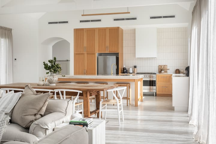 Large modern comfortable – 6 beds – 2 bathrooms