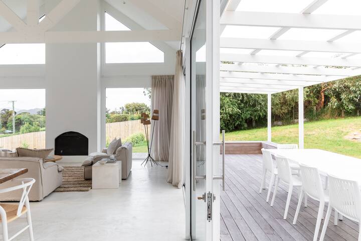 Large modern comfortable – 6 beds – 2 bathrooms gallery image 4