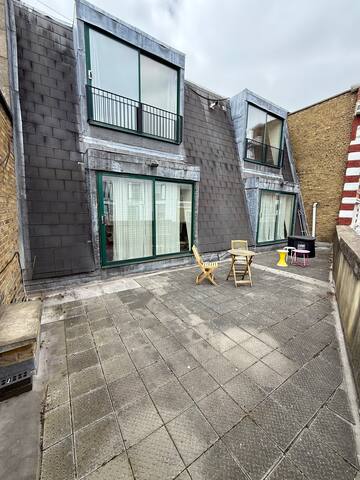 Designer Shoreditch Penthouse with Private Rooftop gallery image 2