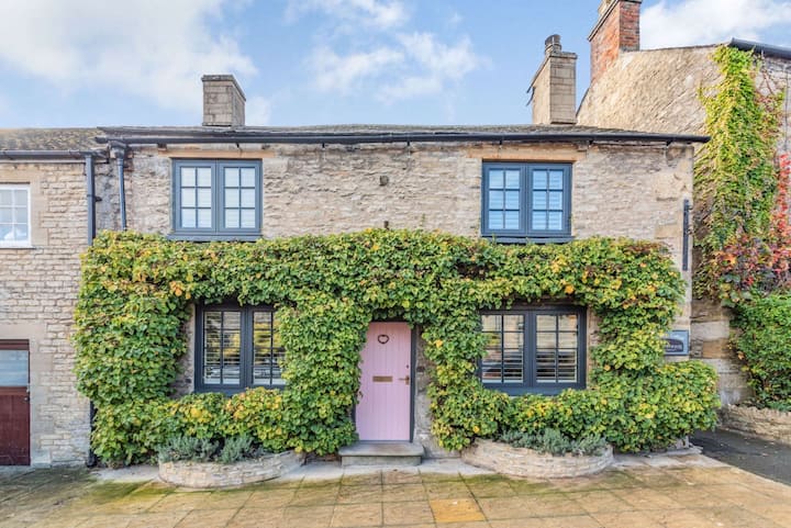 Six Bed Cotswold Holiday Home - Cross Keys Cottage - Stow-on-the-Wold