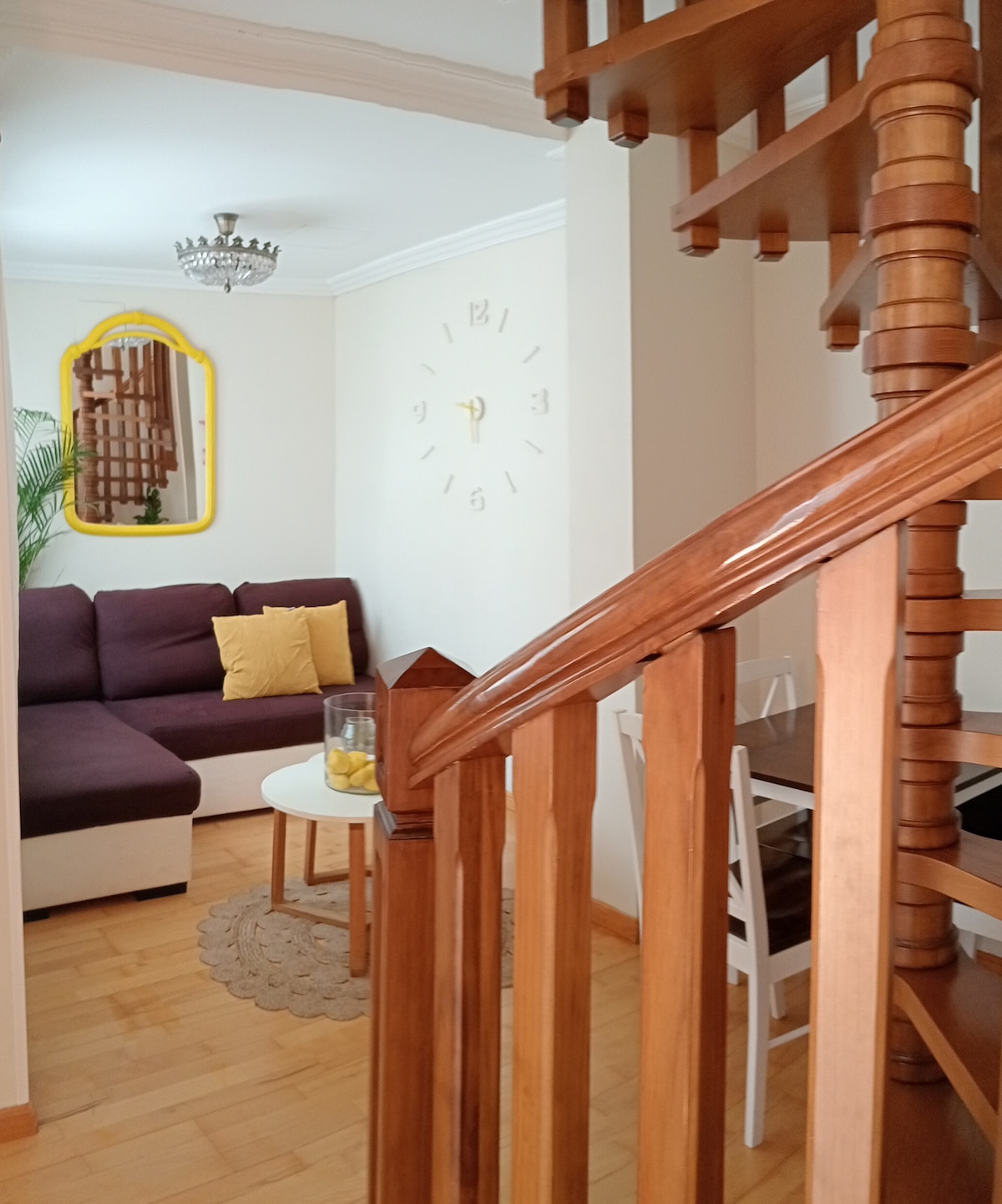 მისაღები ოთახი გასაშლელი დივნით ორ ადამიანზე 