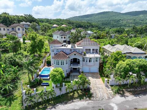 Mosaic Villa, Pool, Seaview, incl daily trans.