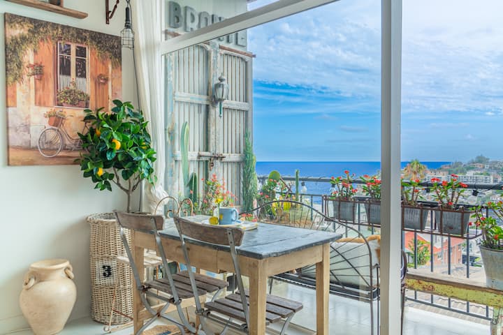 Rustic Home By The Sea -Bronte Beach View - Bondi Beach