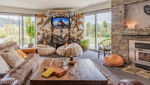 Gather, Feast & Relax - minutes from Wānaka