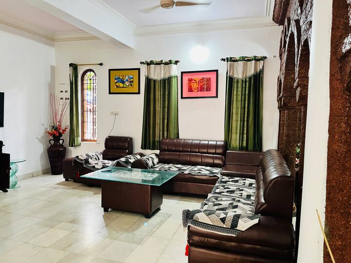 Living room image 10