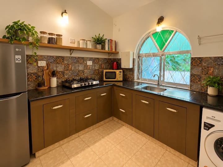 Full kitchen image 1