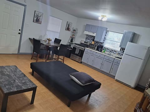 Popular Airbnb listing: El Rinconsito Guesthouse Just For You! in Laredo