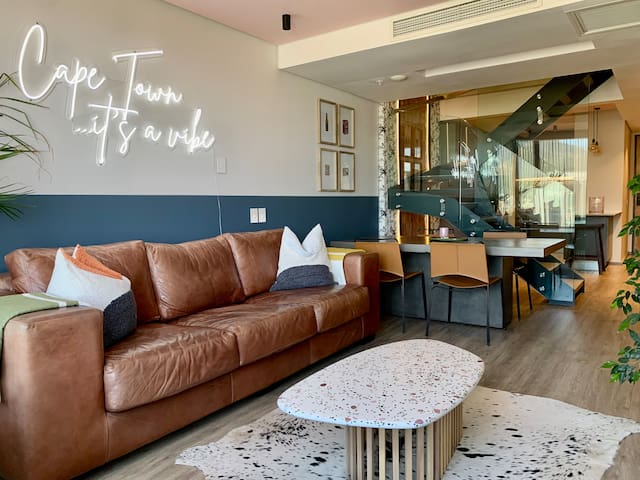 City Center Penthouse with private rooftop terrace gallery image 3