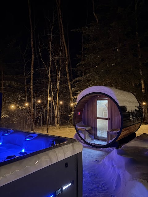 Hot Tub & Sauna Retreat | Modern 4‑BR Cottage