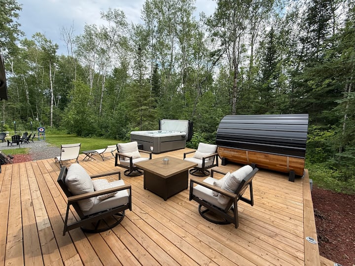 Hot Tub & Sauna Retreat | Modern 4‑BR Cottage