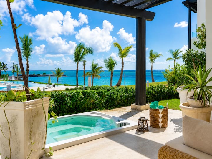 Luxe Beachfront Condo W/ Terrace - Amazing Views - Punta Cana