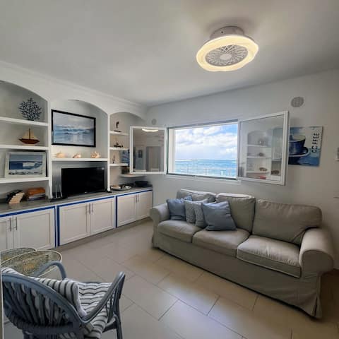 Anuncio de Airbnb popular: La Caleta, a house by the sea. en Adeje