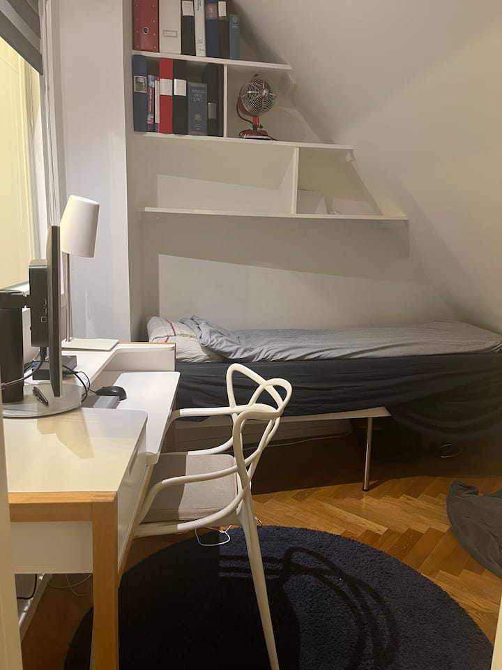 Camera da letto al secondo piano con uffici