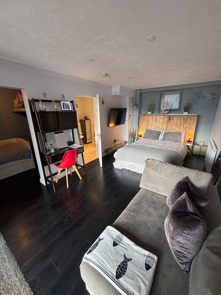 'The Boat House' Waterside, Self Contained Suite. - Eastbourne