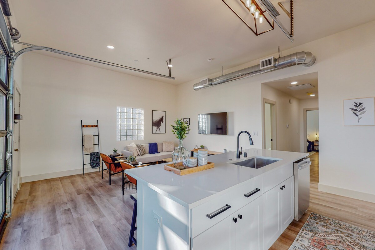 Luxury Condominium Albuquerque Reference: Nob Hill Luxury Condo 2 Bed 2 Bath