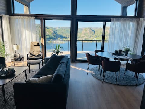 Top performing Airbnb: Modern cabin with a lovely view of Åpta, Farsund in Farsund