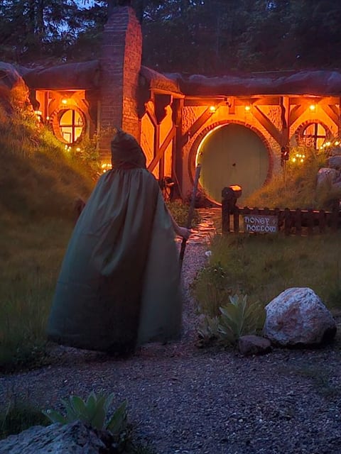 Honey Hollow #shuswapshire Earth home