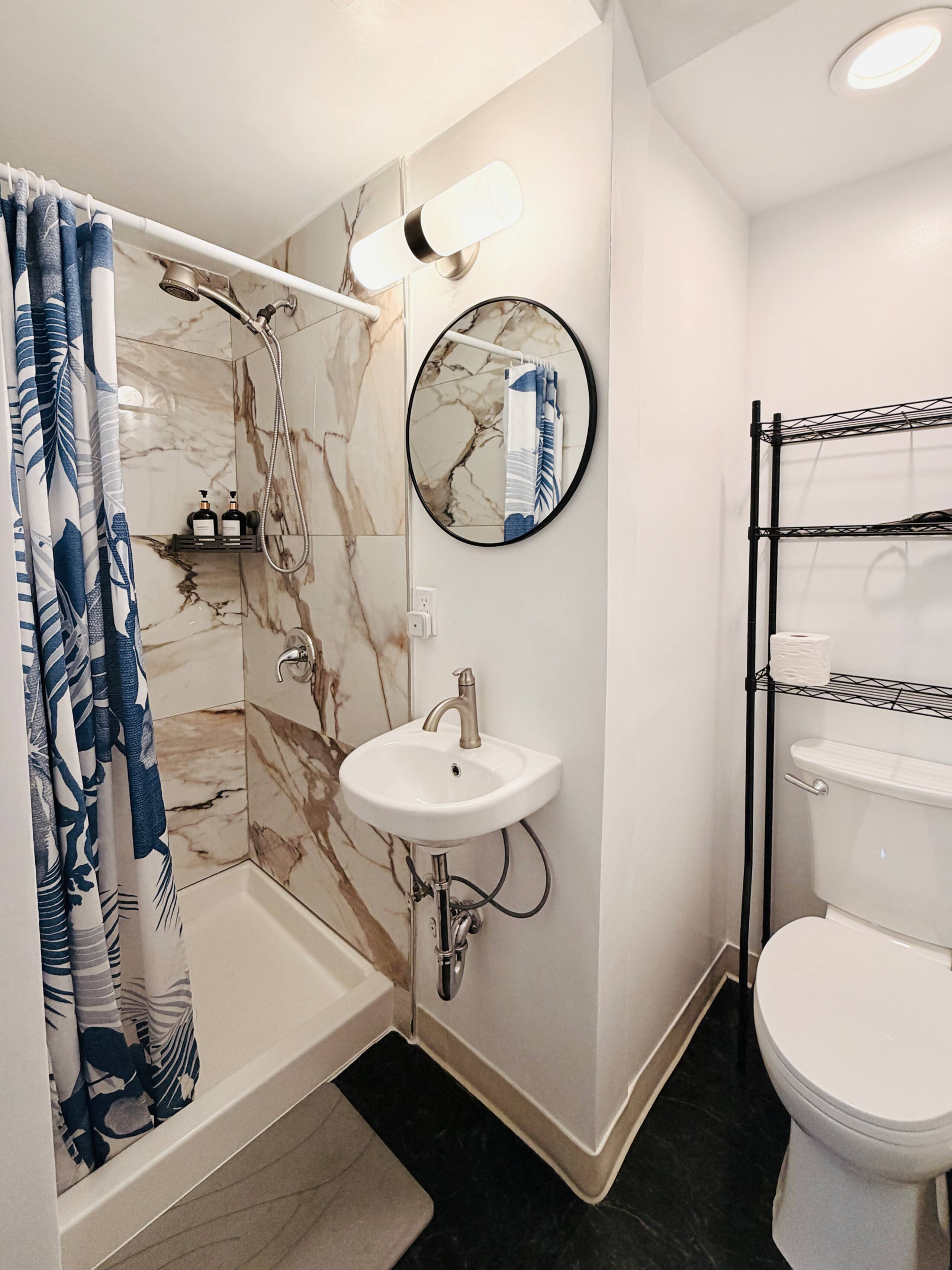 Urban Spacious Hideaway - 2BR 2BA - Image 21