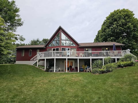 Big Red Lakefront & Golf Getaway in Canadian Lakes