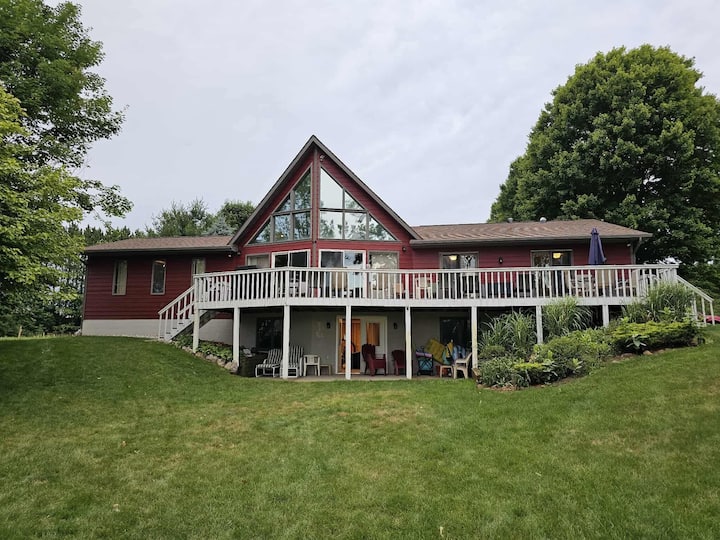 Big Red Lakefront & Golf Getaway in Canadian Lakes