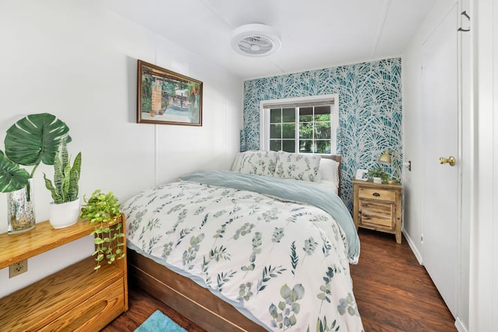 Casa de campo con jardín en la tercera habitación con cama tamaño queen