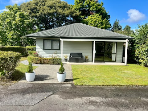 Executive Cottage on Brougham