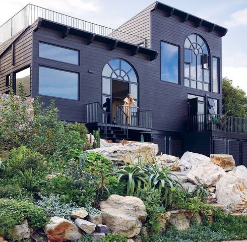 THE BLVCK HOUSE – Bespoke Mountain & Beach Villa gallery image 2