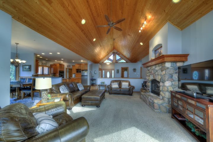 Hilltop Haven- Deadwood, Hot Tub, Paved Roads - Deadwood, SD
