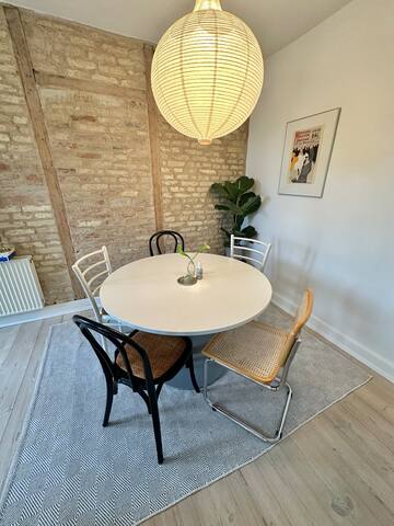 Delevenlig og centralbeliggende lejlighed gallery image 3