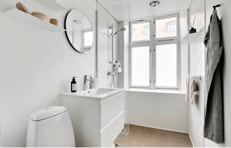 Delevenlig og centralbeliggende lejlighed gallery image 5