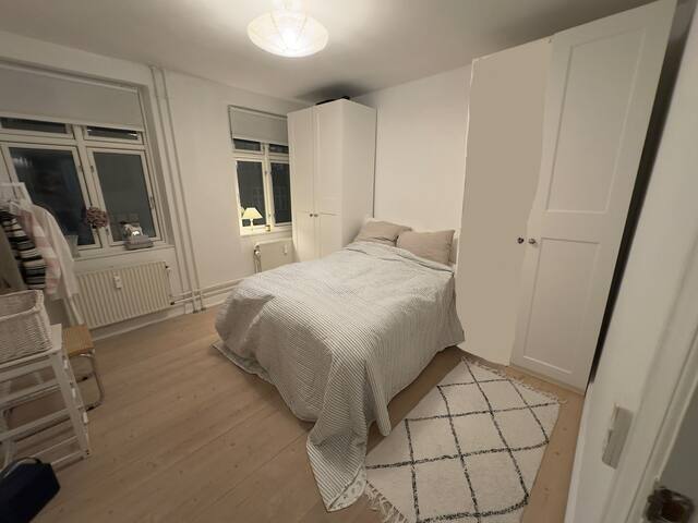 Delevenlig og centralbeliggende lejlighed gallery image 4