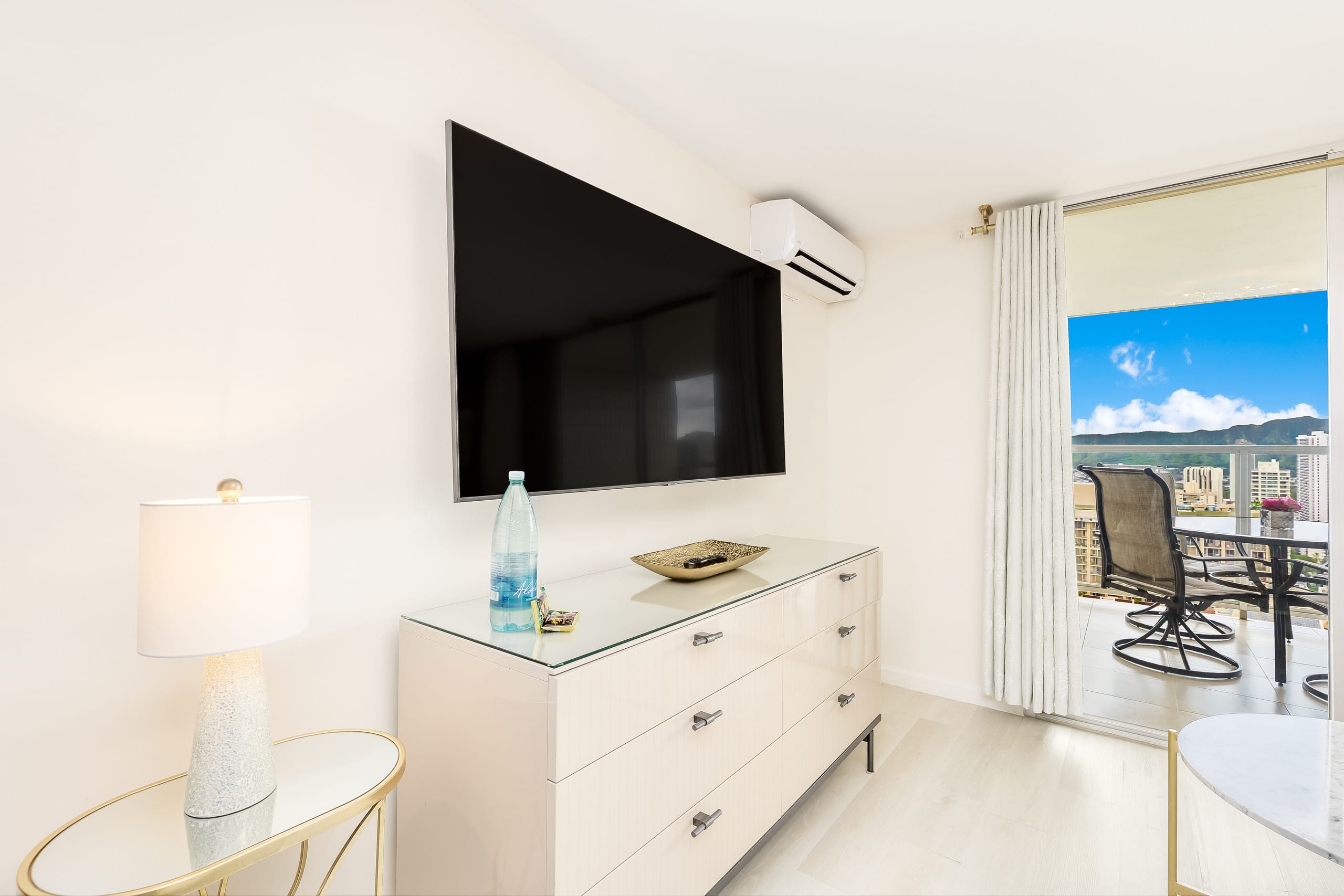 Condo in Honolulu · ★4.97 · Studio · 2 beds · 1 private bath - Image 4