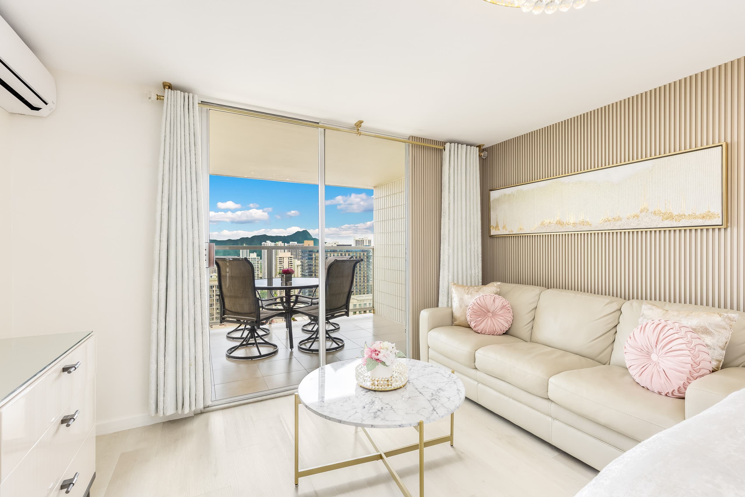 Condo in Honolulu · ★4.97 · Studio · 2 beds · 1 private bath - Image 3