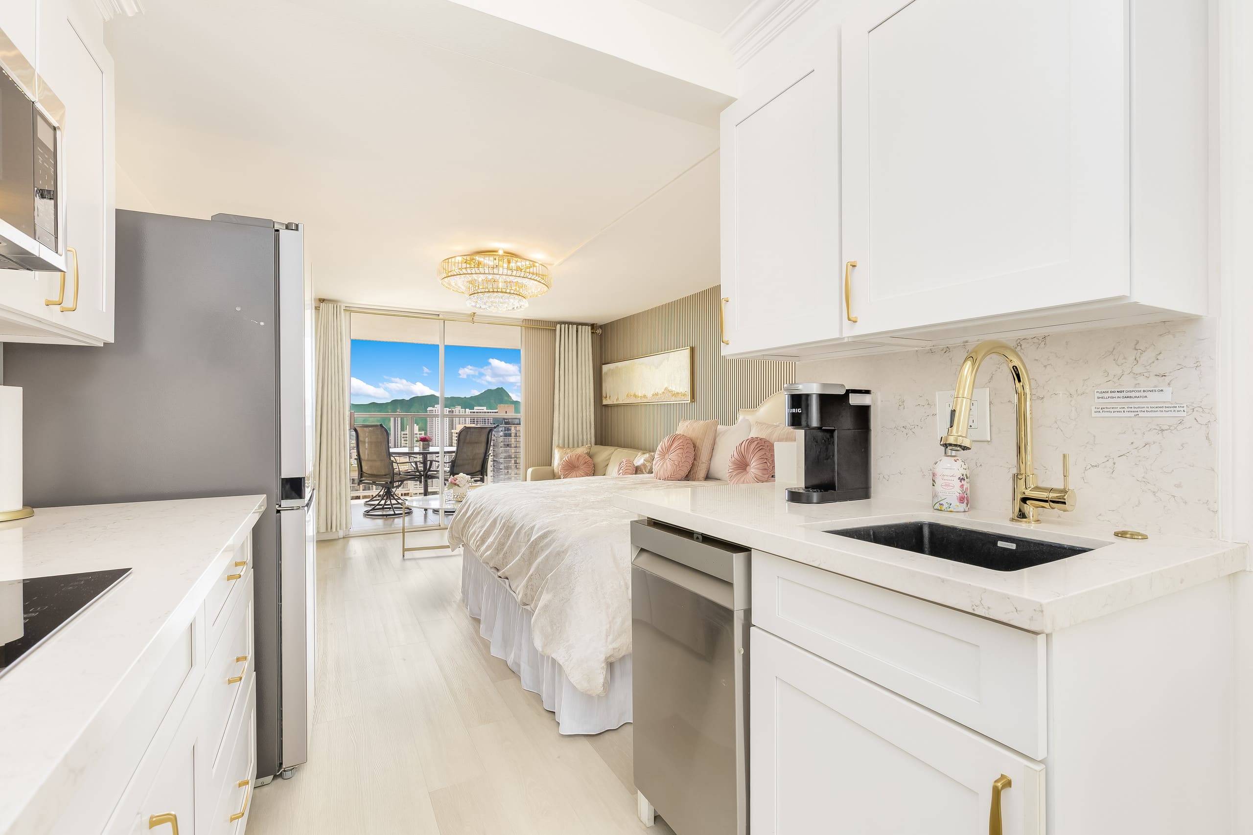 Condo in Honolulu · ★4.97 · Studio · 2 beds · 1 private bath - Image 7