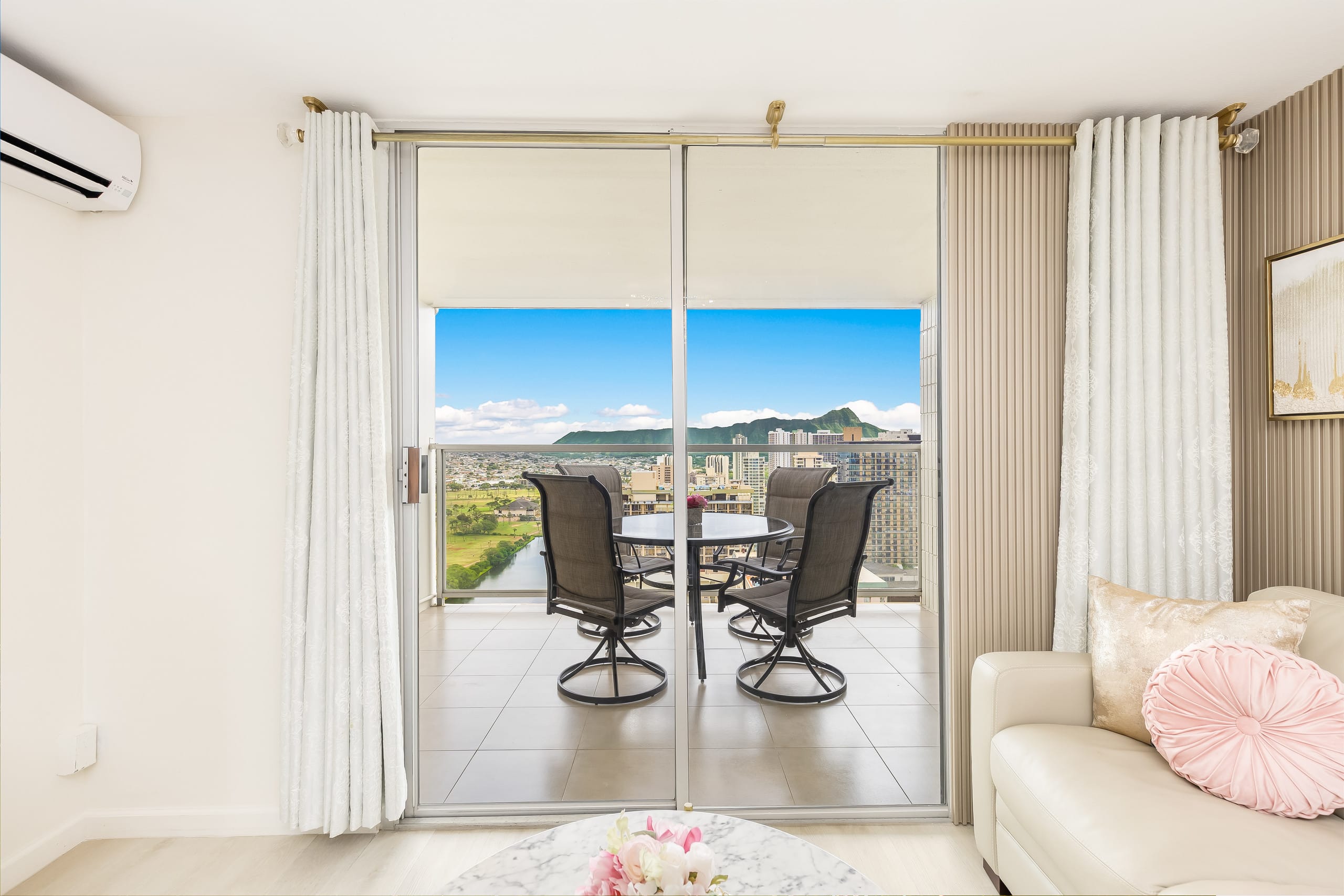 Condo in Honolulu · ★4.97 · Studio · 2 beds · 1 private bath - Image 24