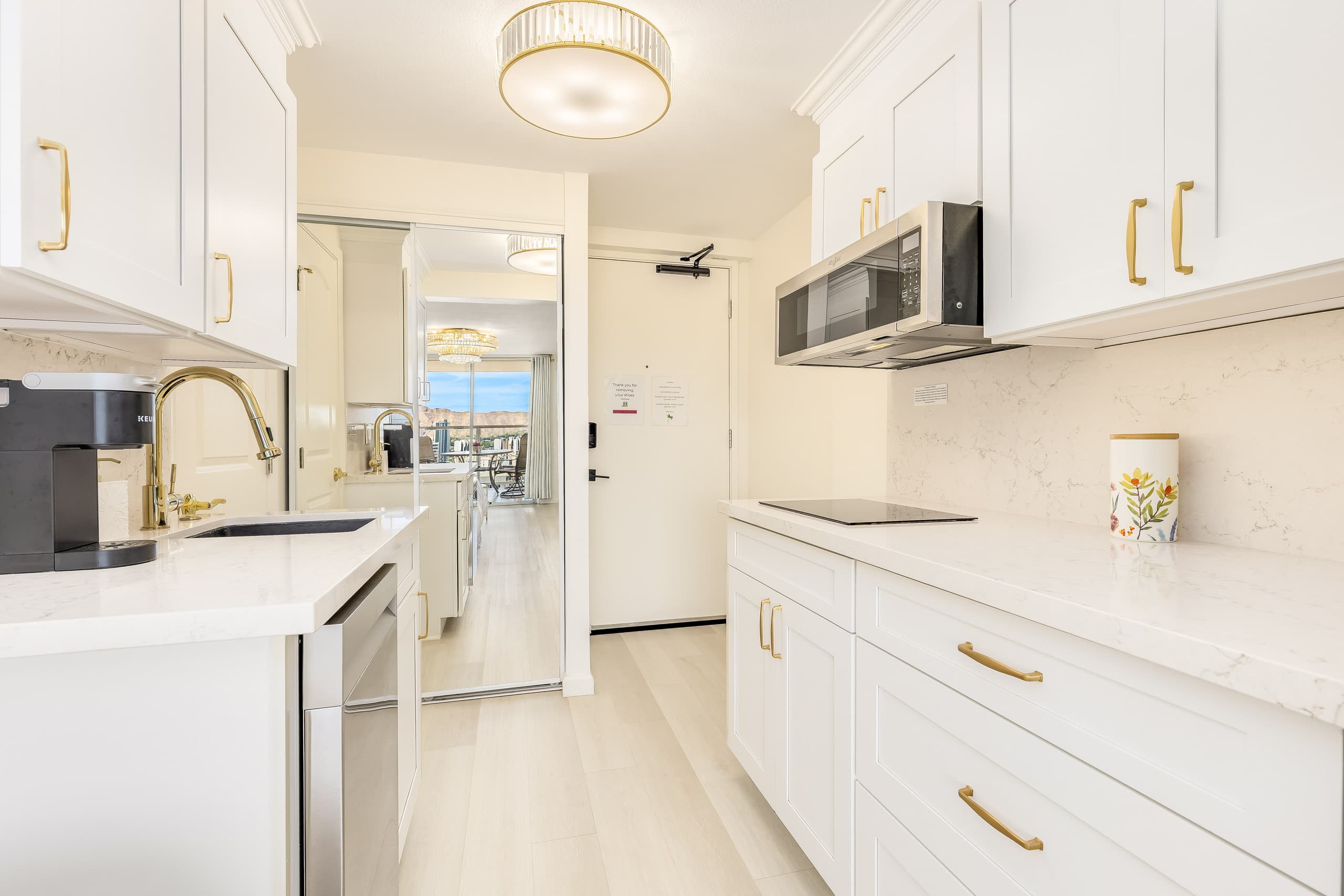 Condo in Honolulu · ★4.97 · Studio · 2 beds · 1 private bath - Image 6