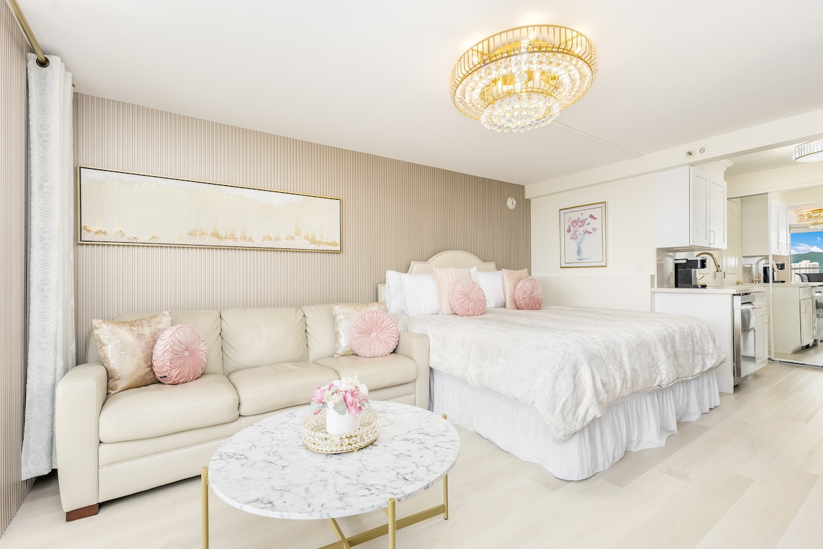 Popular Airbnb listing: 37 FLR Elegant Ocean View Studio|King Bed|Waikiki in Oahu