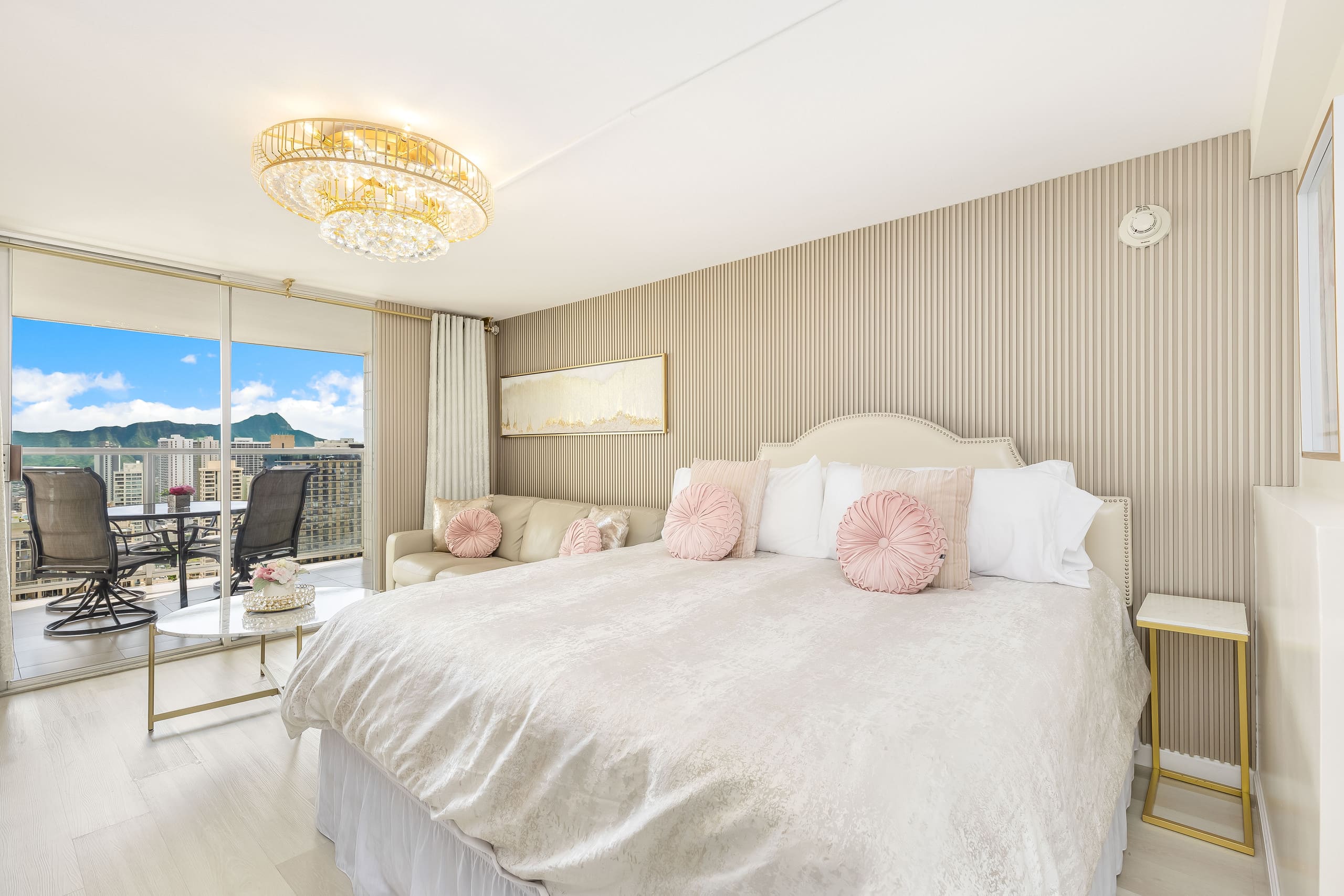 Condo in Honolulu · ★4.97 · Studio · 2 beds · 1 private bath - Image 22